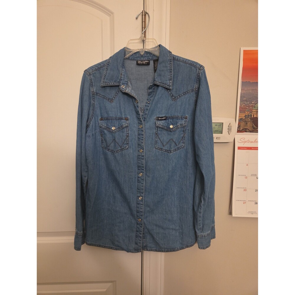 Wrangler Retro Women's Blue Denim Button Down Shirt Size M